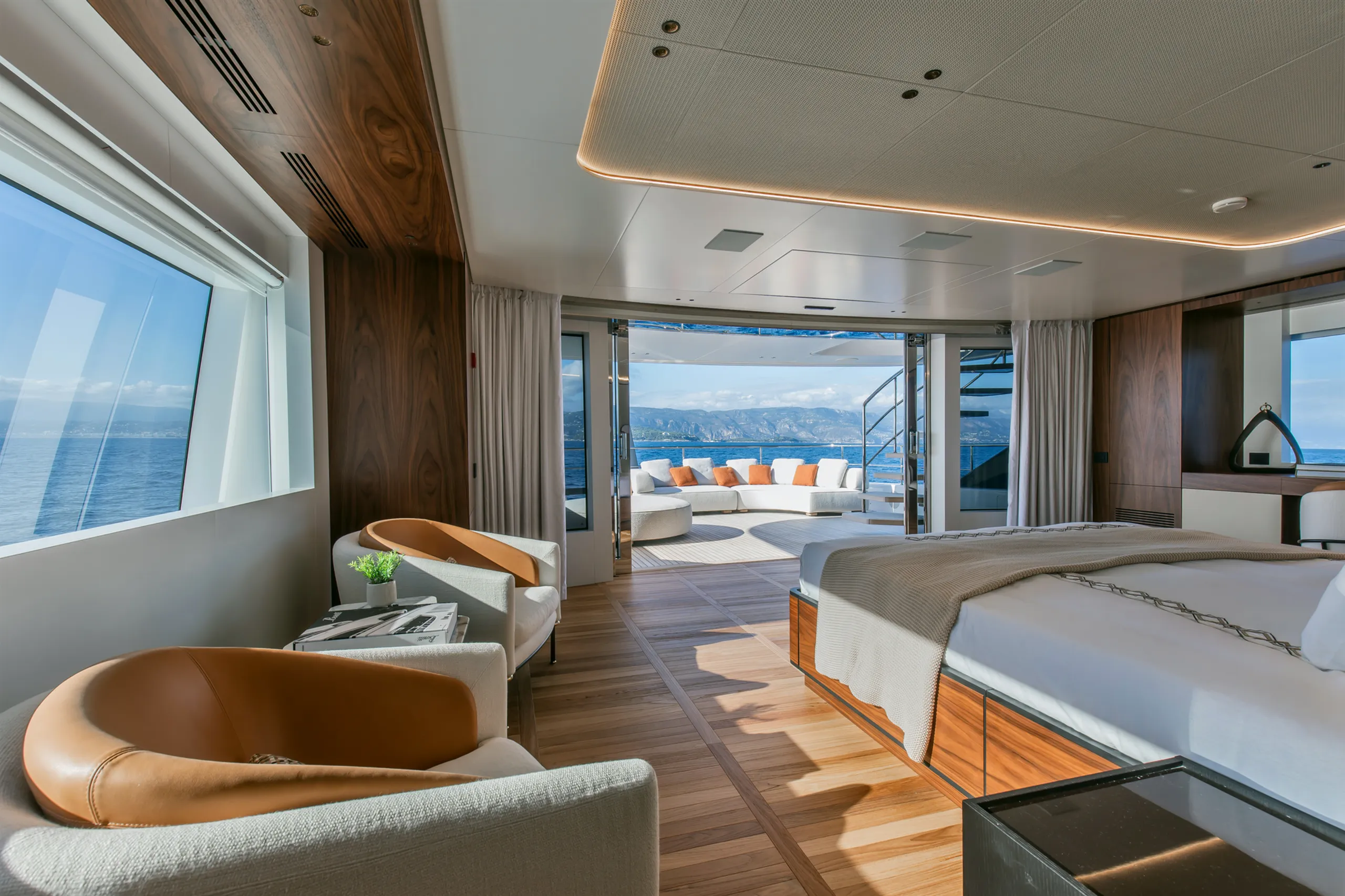 Benetti 41m - Photograph 8