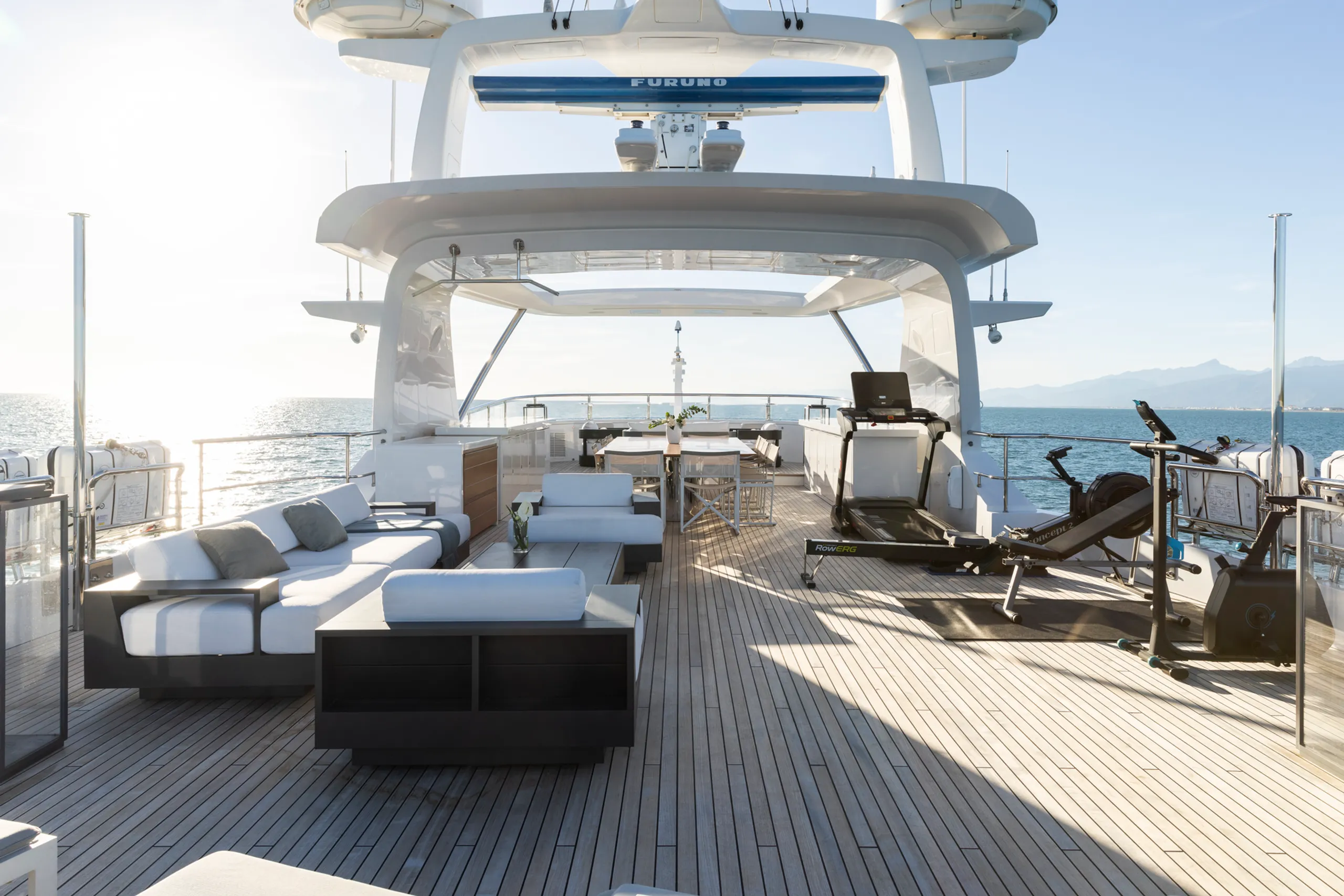 Benetti 40m - Photograph 3