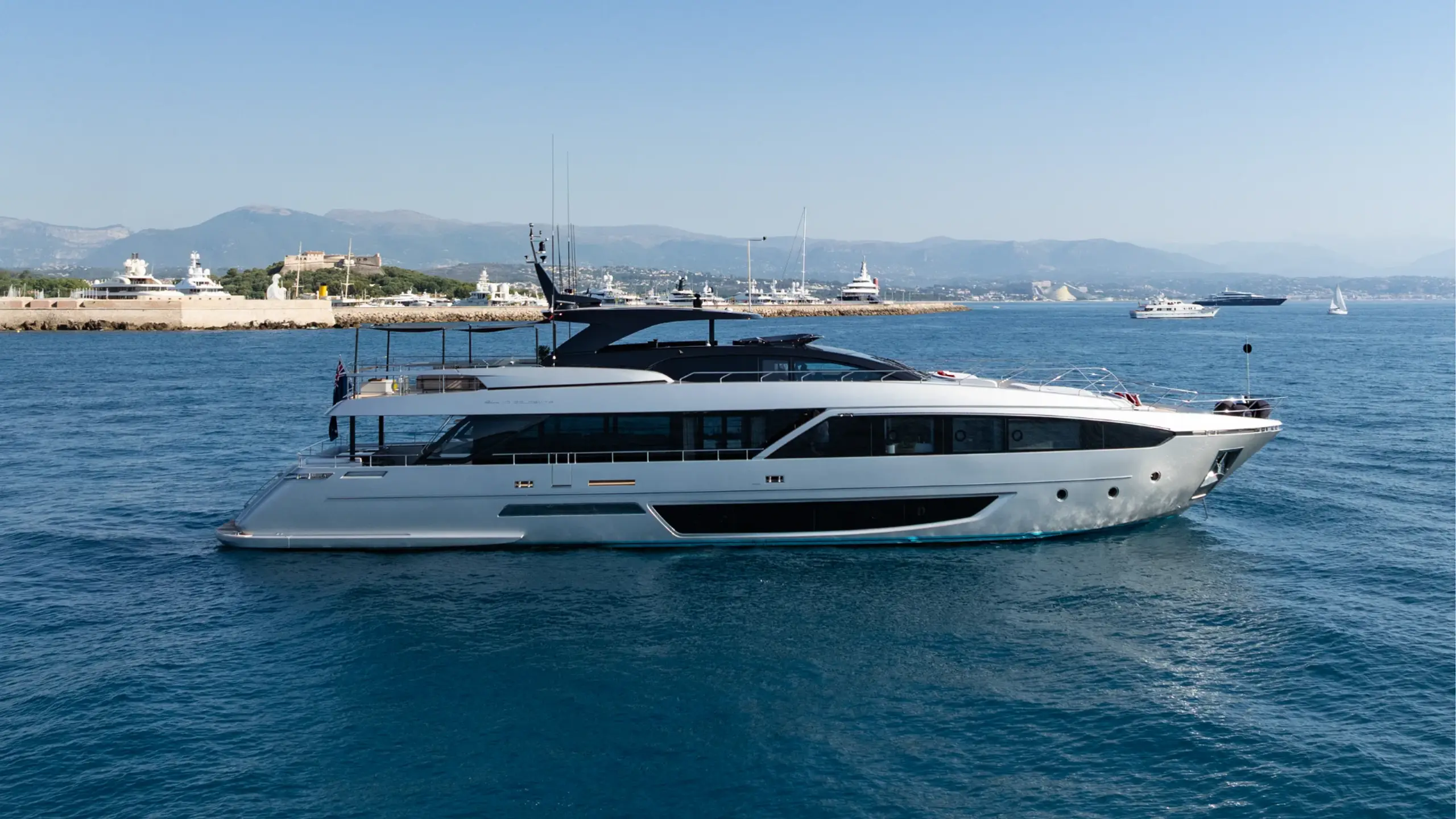 Riva 34-metre at anchor