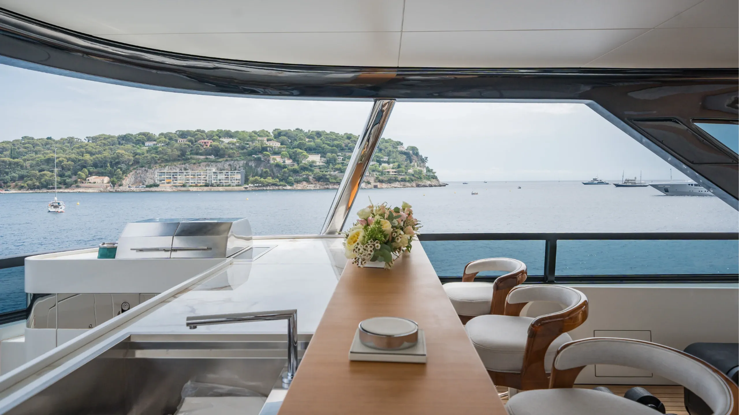 Benetti 36.9m (photograph 7)