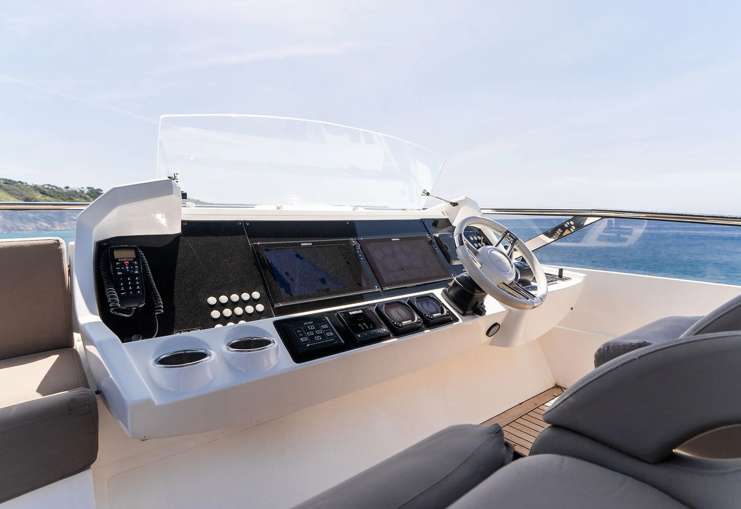 Sunseeker 26m - Photograph 8