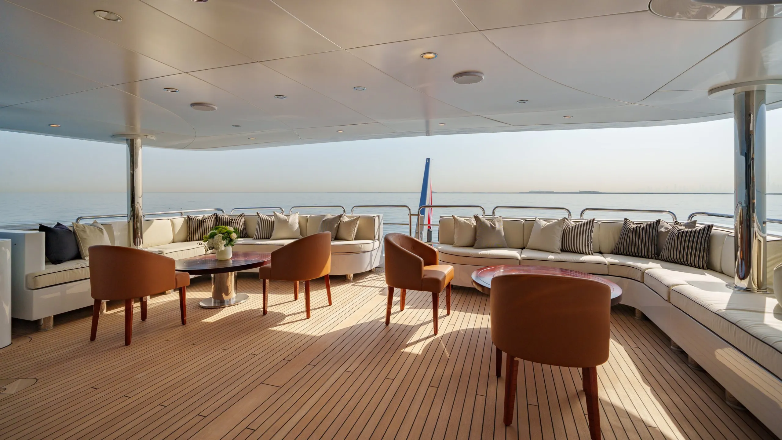 Benetti 49.88m (photograph 8)