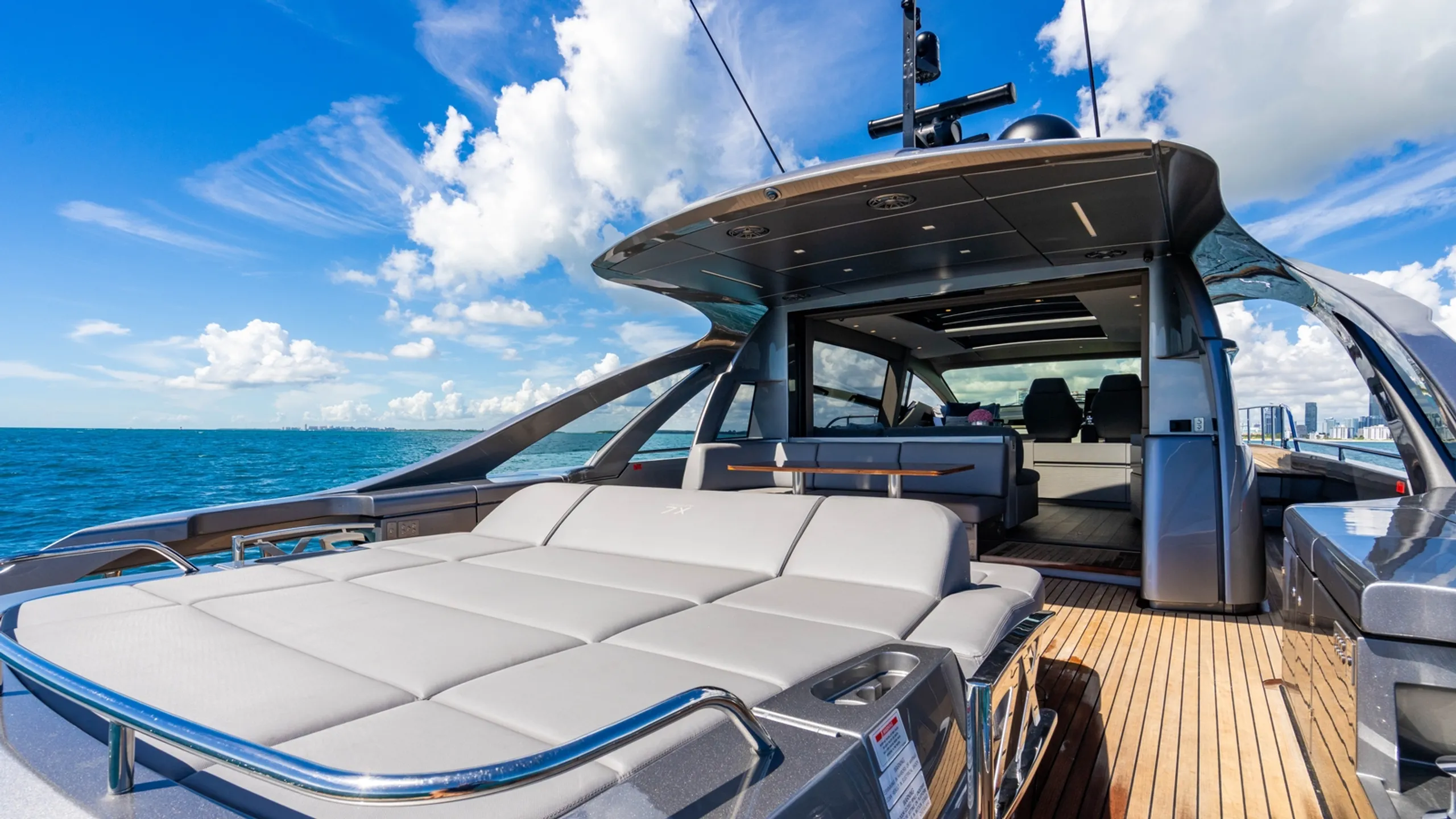 Pershing 21m - Photograph 7