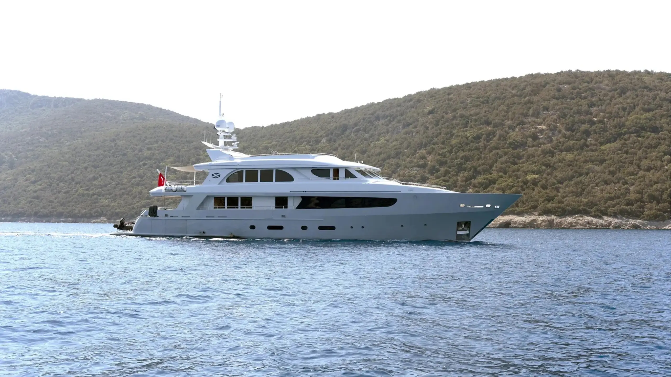 Custom 43-metre at anchor
