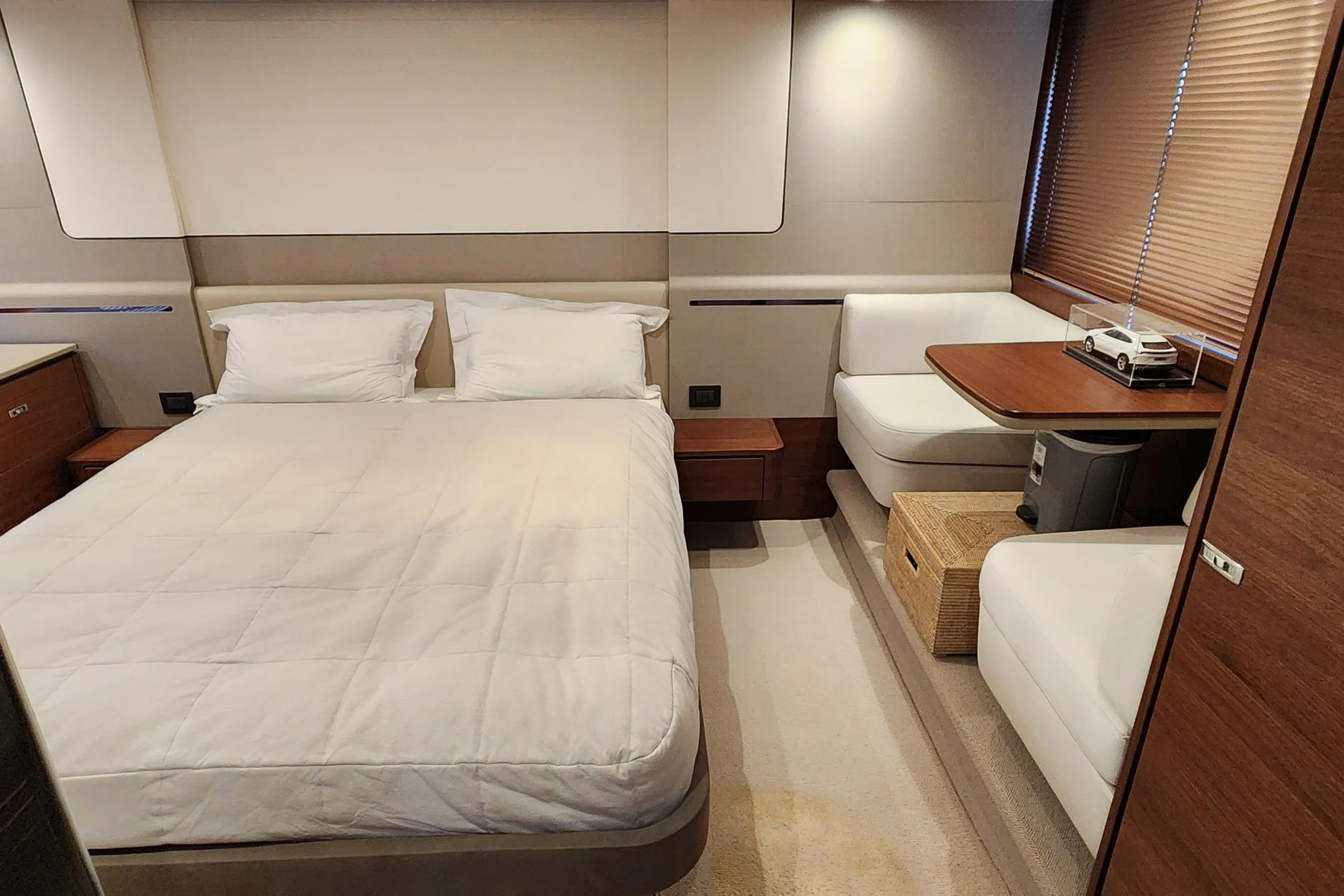 Princess Yachts 19m - Photograph 7