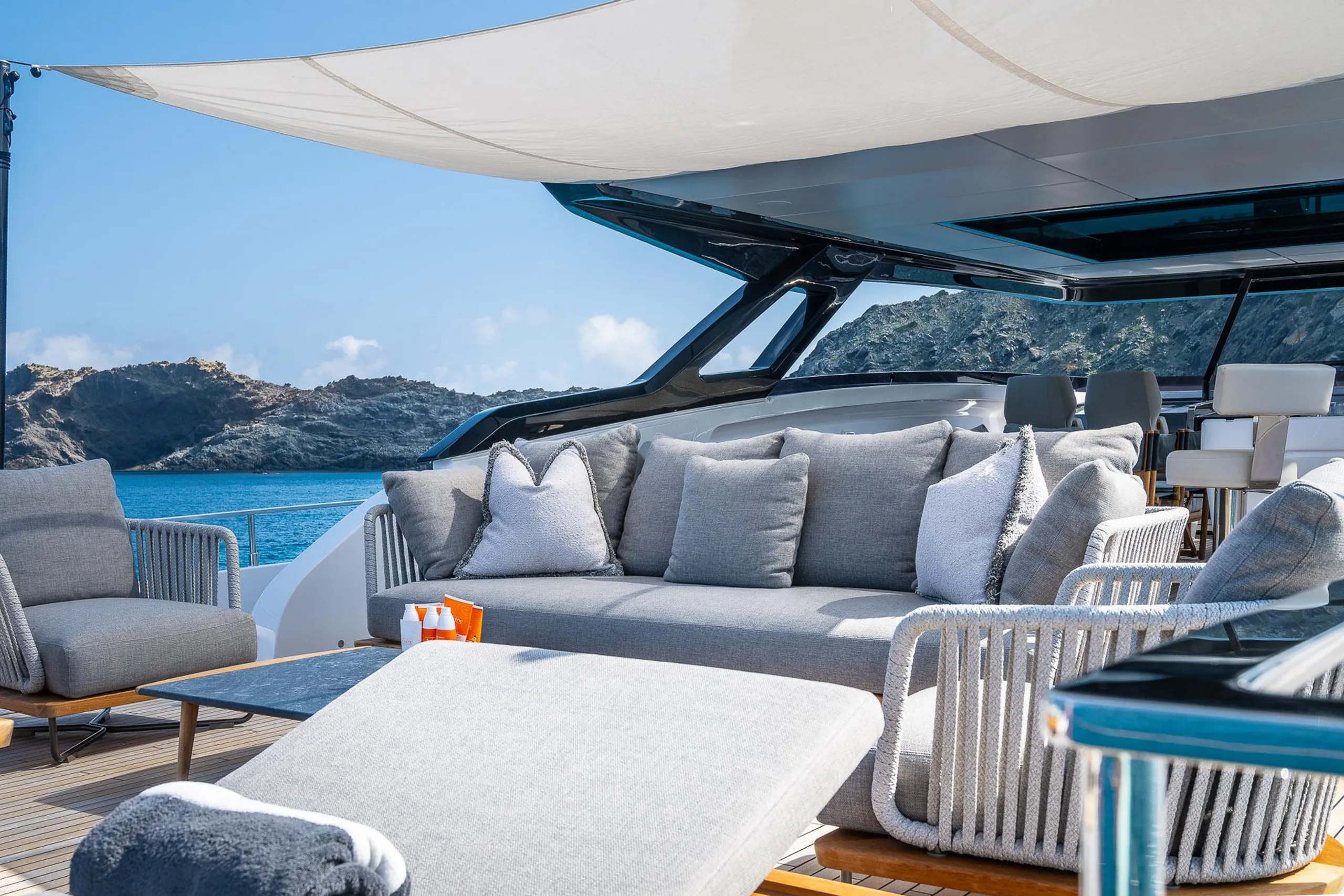 Ferretti 30m - Photograph 9