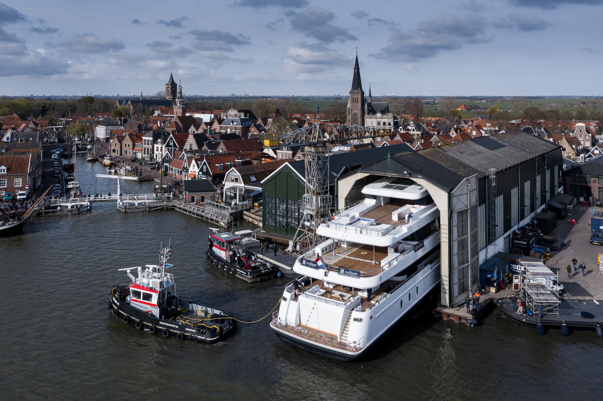 Yacht operations. Editorial