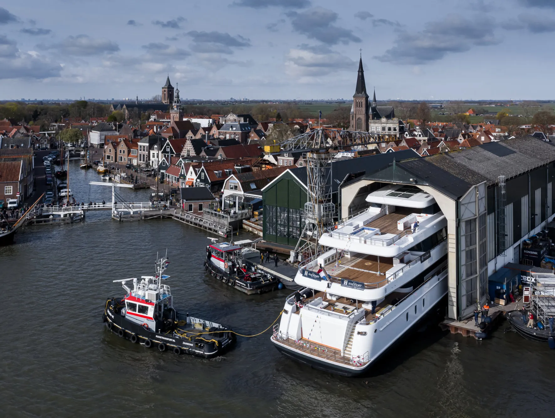 Yacht operations. Editorial