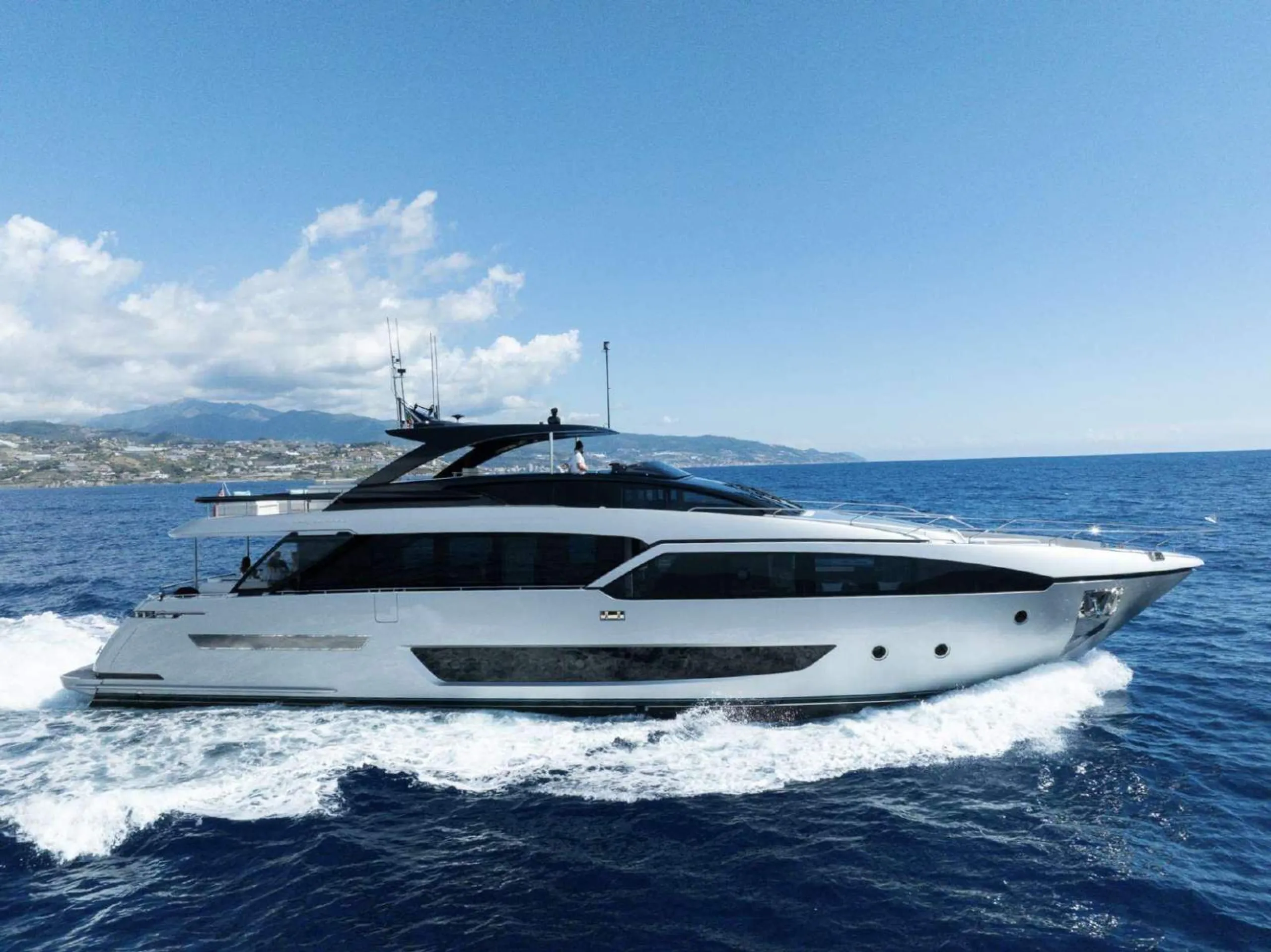Riva 28m - Photograph 1
