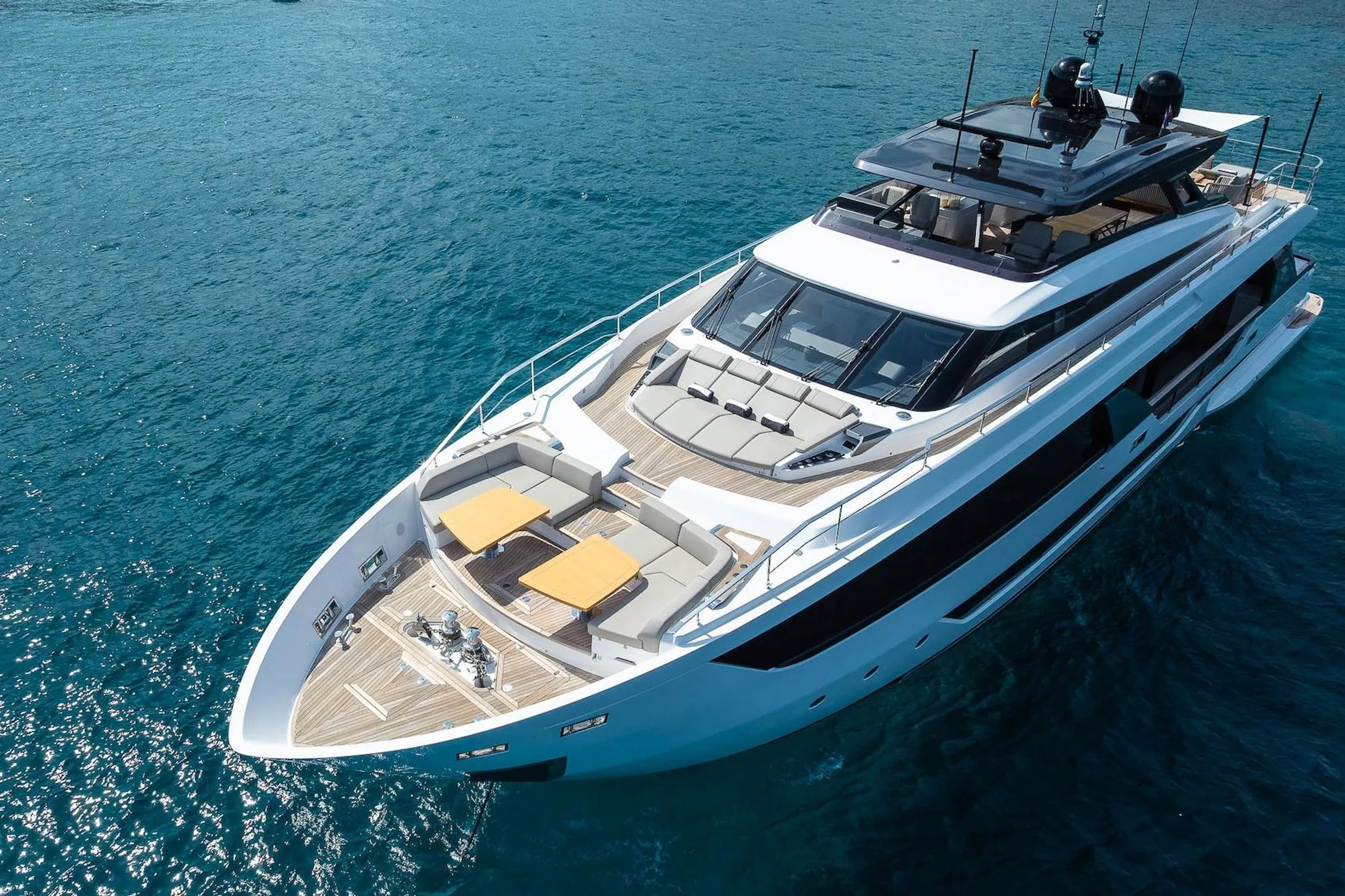 Ferretti 30m - Photograph 7