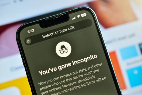 Close up of mobile displaying Chrome's incognito mode