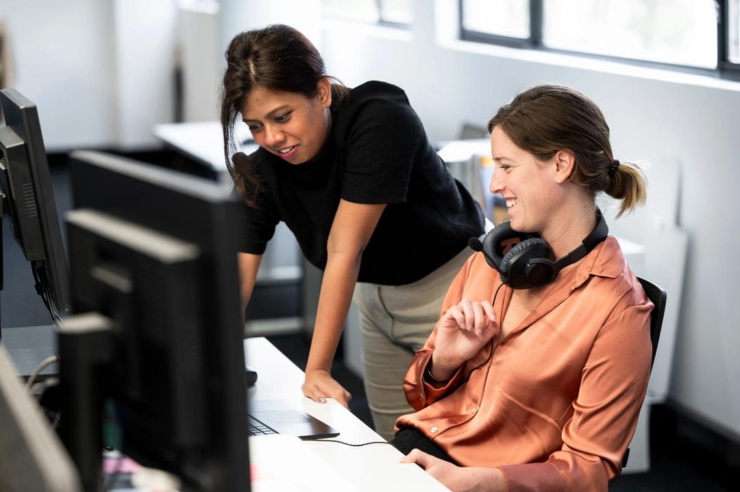 Two female SEM experts working at a PPC agency.