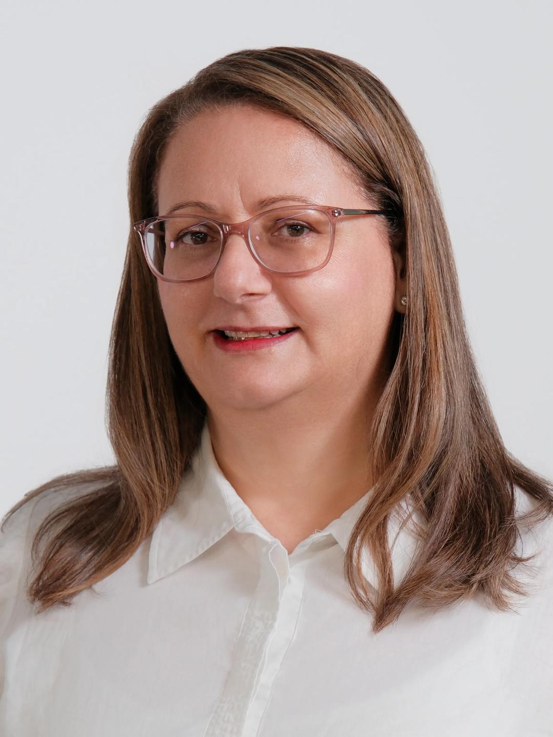 Headshot of Hoda Welch.