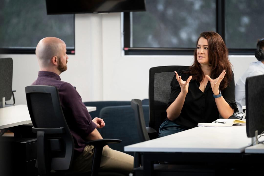Female Google Display Ads expert explaining campaign to male colleague.