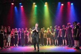 We Can't Stop The Beat - Cor Jove De L' Orfeó Sarrianenc