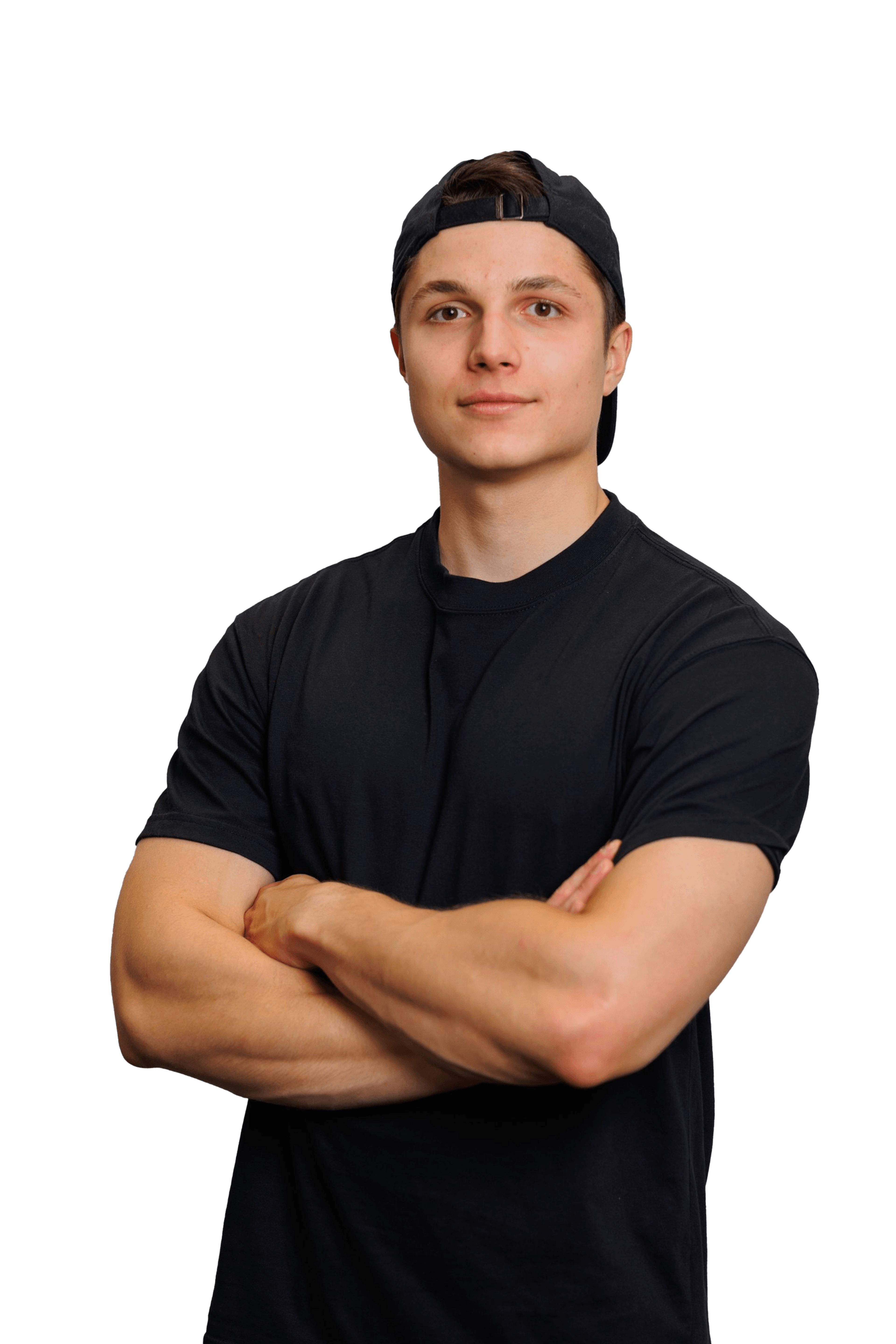 Filip Kożuchowski, trener personalny, portret ze skrzyżowanymi ramionami