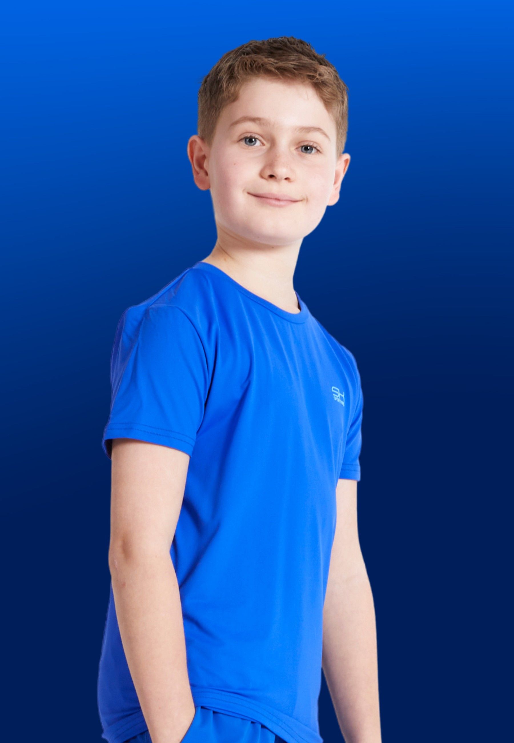 Jungen im SPORTKIND Outfit