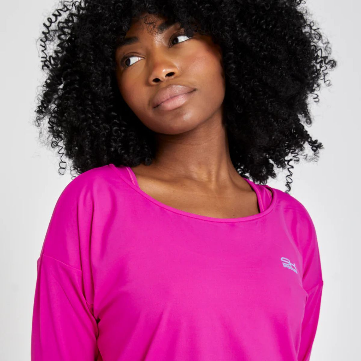 Woman in berry pink SPORTKIND top