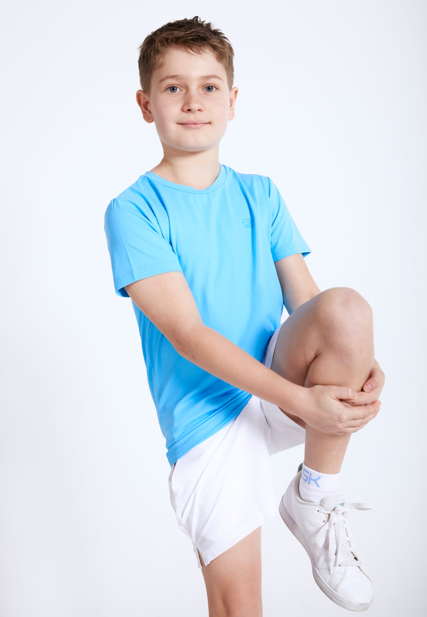Junge im Rundhals T-Shirt