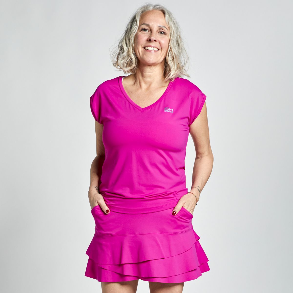 Woman in Berry Pink Sportkind Outfit