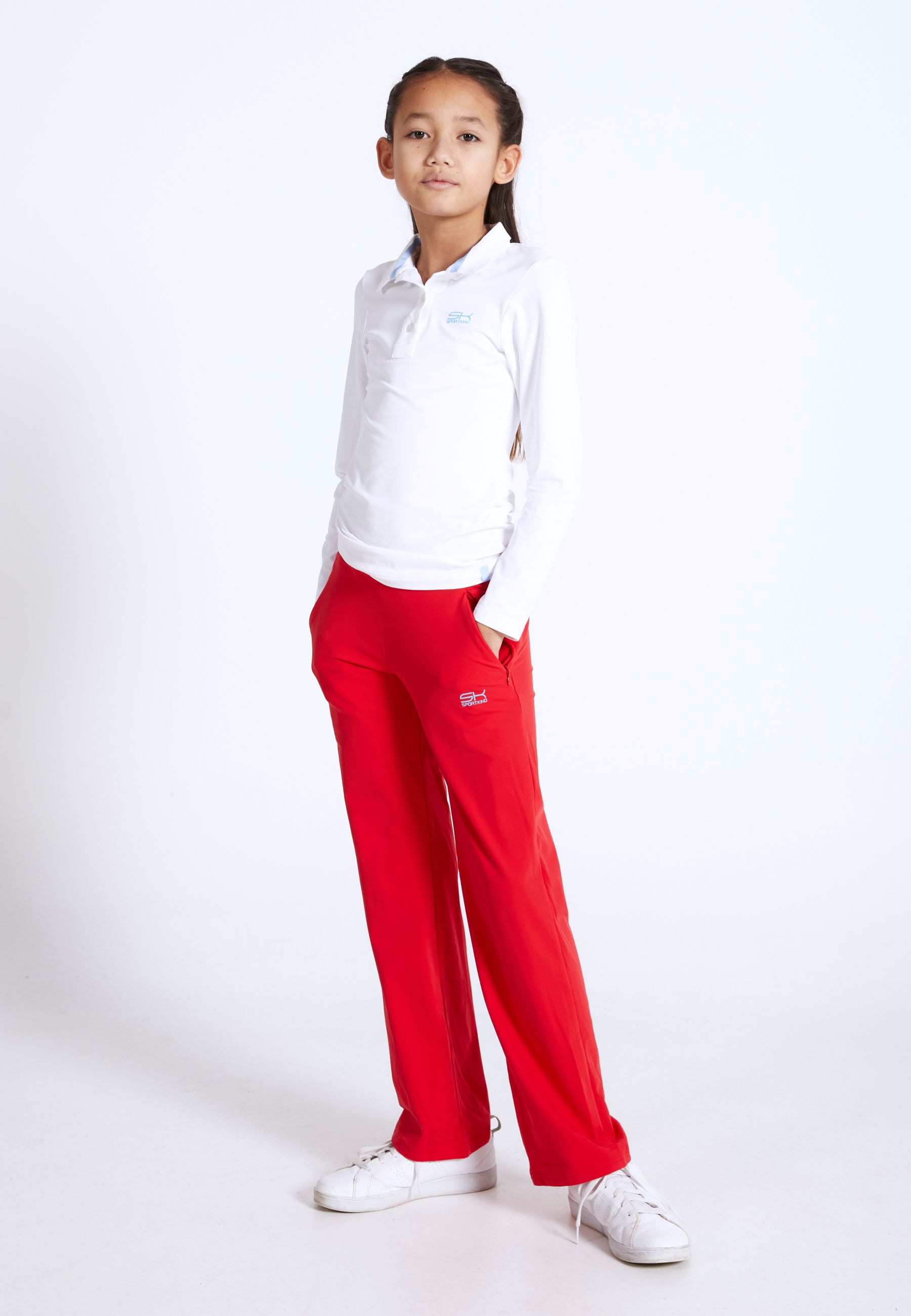 Mädchen in Langarm Poloshirt und Jogginghose von Sportkind