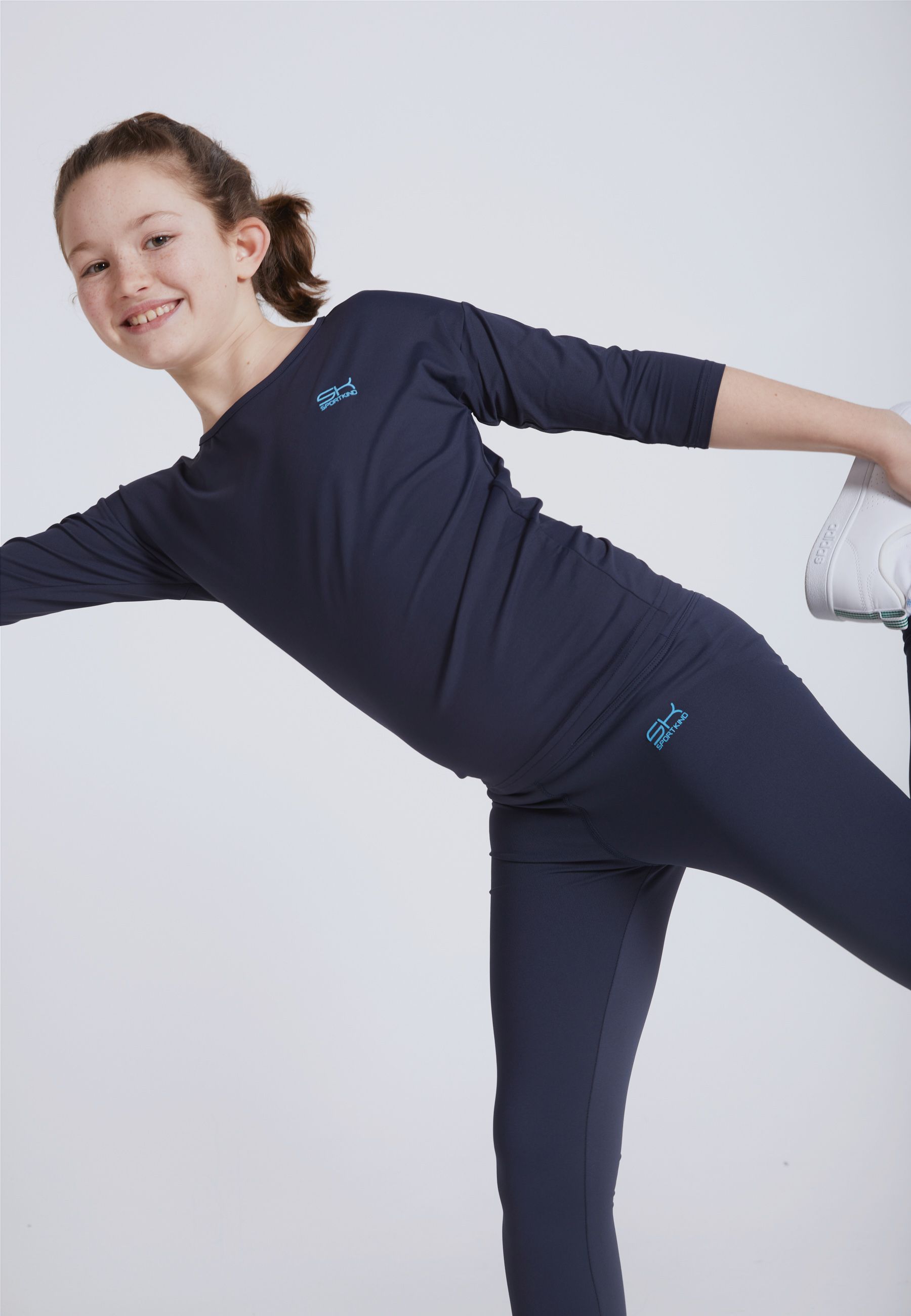 Fille en t-shirt loose fit manches trois quarts de tennis de SPORTKIND