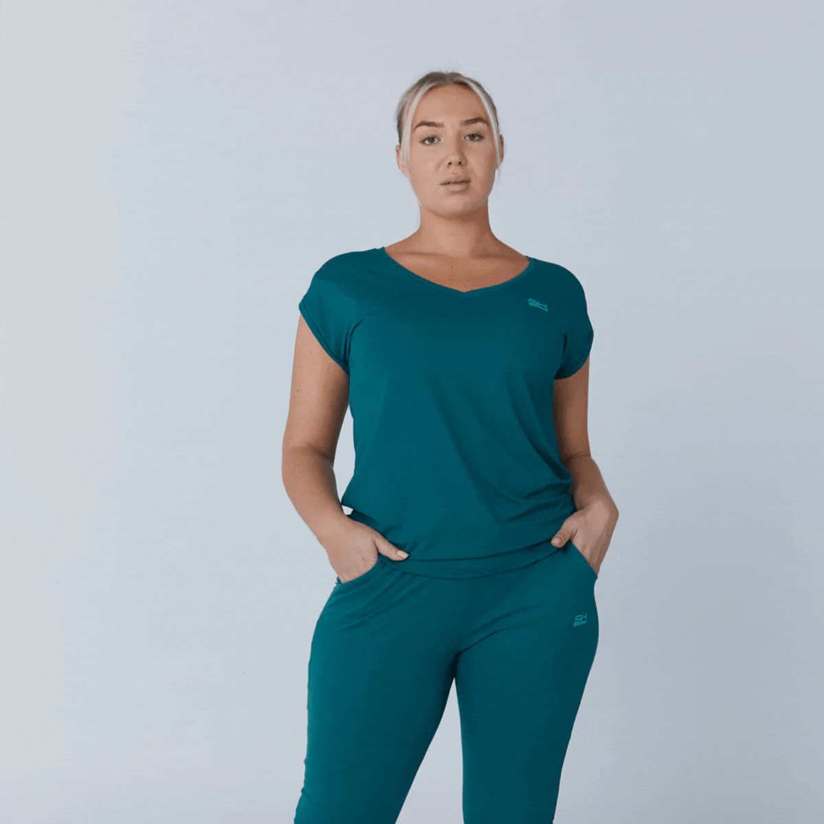 Unser Loose Fit V-Neck Shirt in Petrol grün