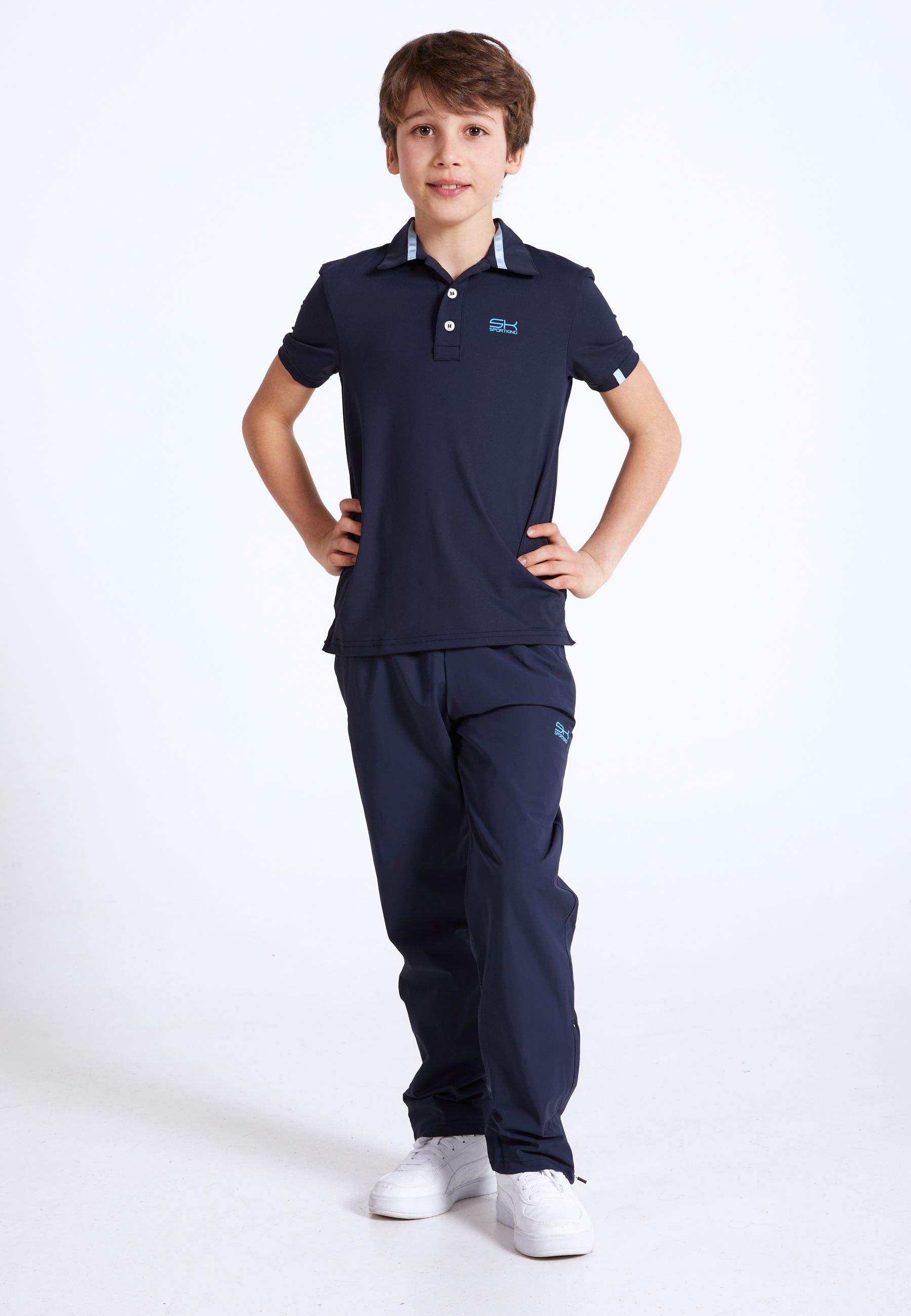 Junge mit Cross Trainingsjacke