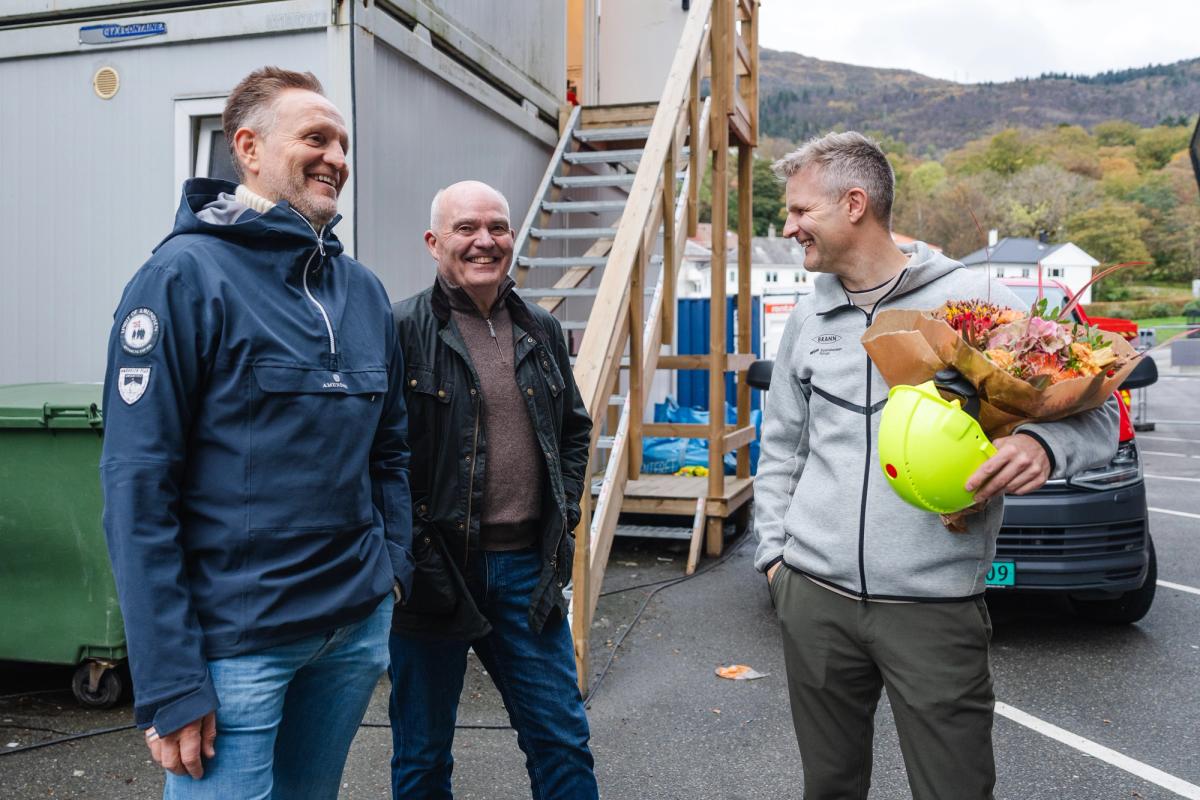 Jan Erik Kjerpeseth, Frank Johanessen og Christian Kalvenes utenfor Brann Stadion