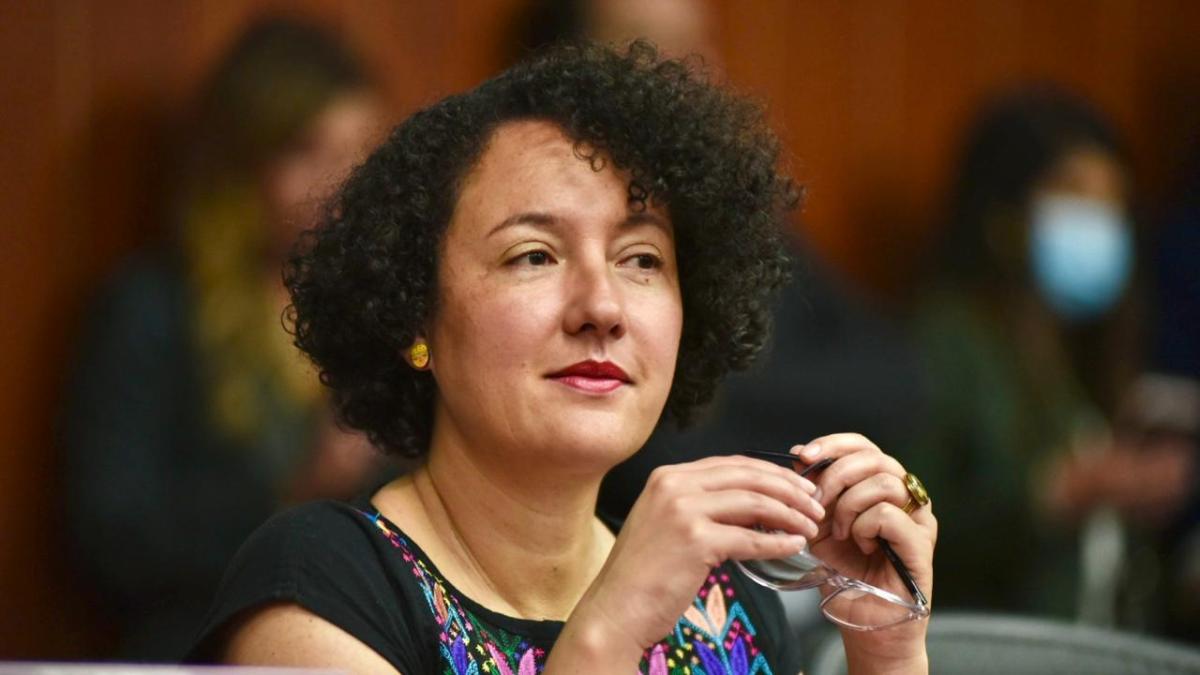 La senadora Isabel Zuleta rindió indagatoria ante la Corte Suprema de Justicia por una investigación relacionada con un allanamiento en la cárcel La Picota, donde fue incautada un arma de fuego.