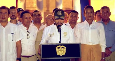 De La Espriella también hizo referencia a las rutas utilizadas por organizaciones criminales para actividades relacionadas con el narcotráfico y anunció una mayor coordinación entre la Fuerza Aérea, la Armada y las unidades terrestres para ampliar las capacidades de control territorial.