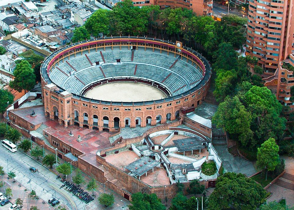 Vista aérea de la Plaza de toros La Santamaría, en Bogotá.