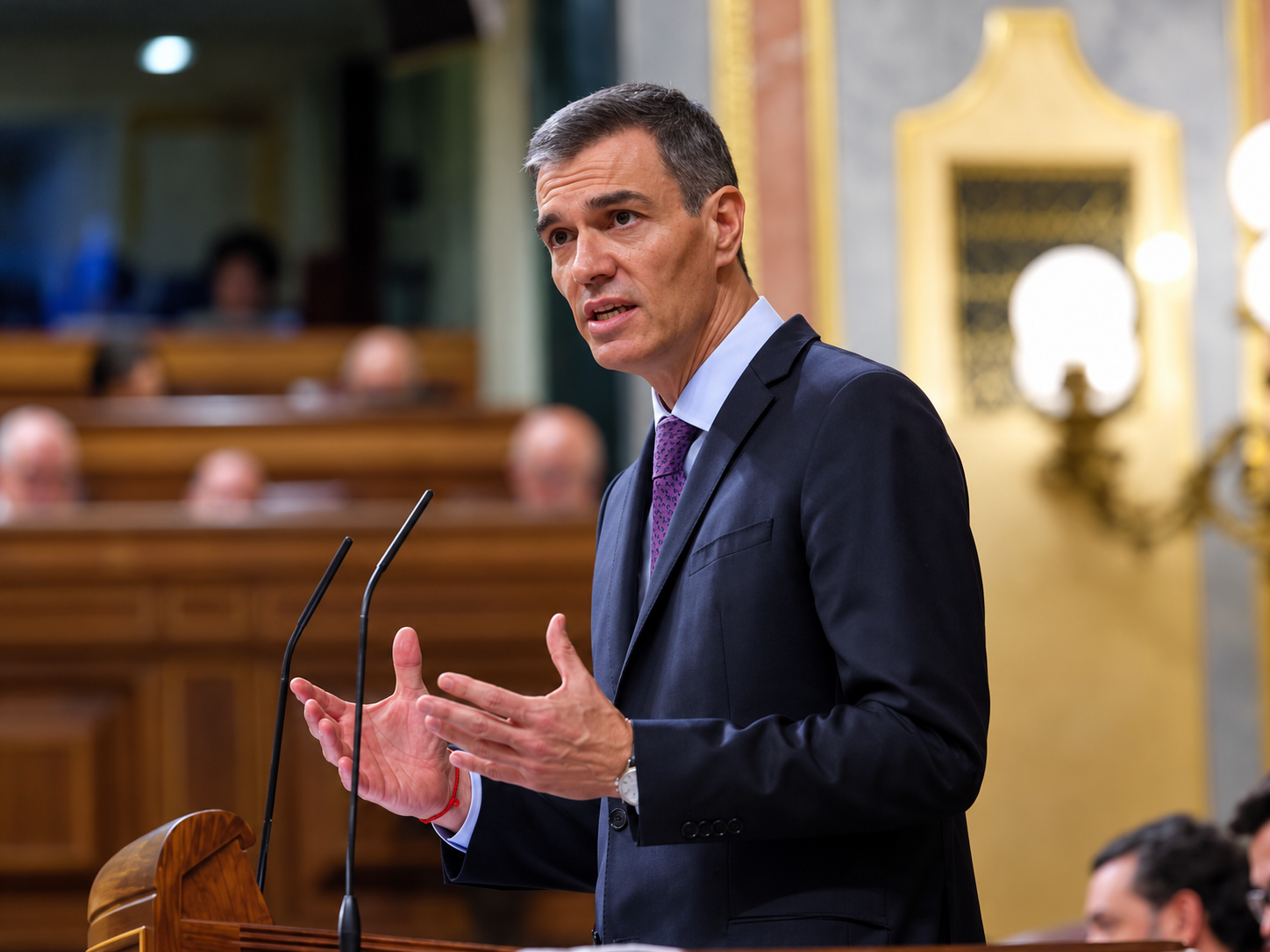 Entre insultos, pitos y abucheos fue recibido Pedro Sánchez en desfile militar del 12 de octubre
