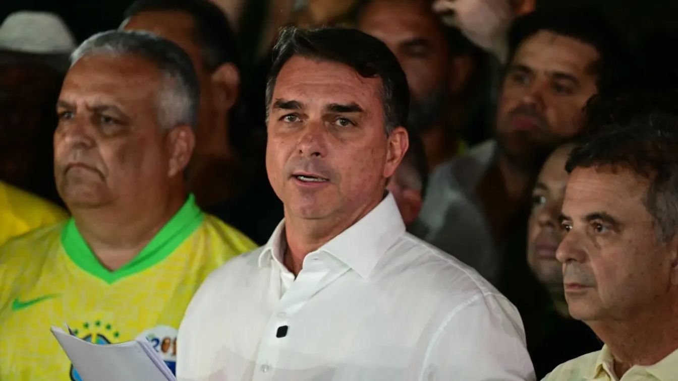 Flávio Bolsonaro desafía a Lula: "Estoy listo para disputar otra elección más, no en 2030 sino antes" 