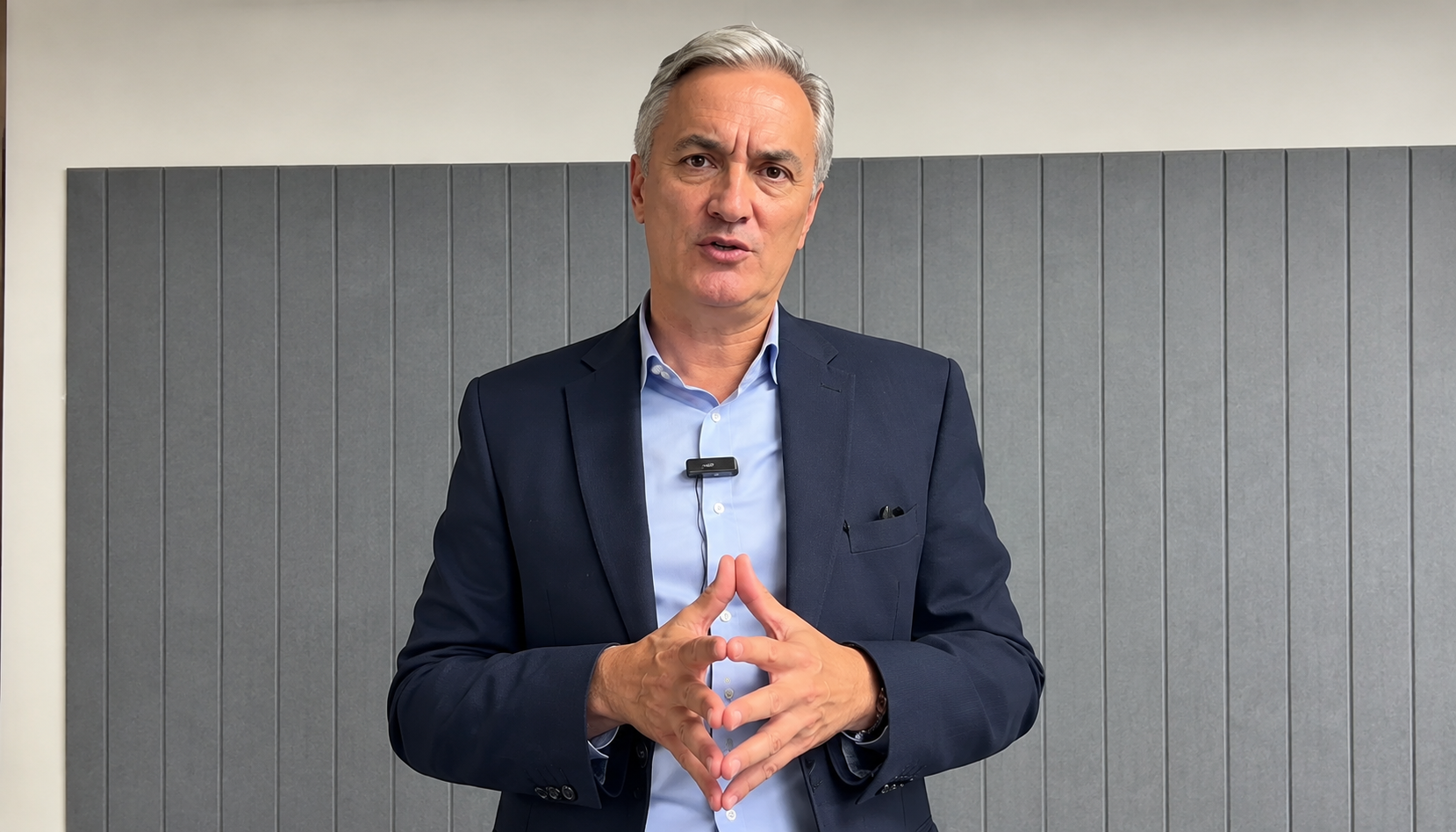 El senador Christian Garcés habla sobre la situación financiera del país y plantea buscar apoyo internacional para reestructurar parte de la deuda pública.