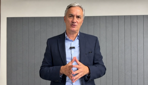El senador Christian Garcés habla sobre la situación financiera del país y plantea buscar apoyo internacional para reestructurar parte de la deuda pública.