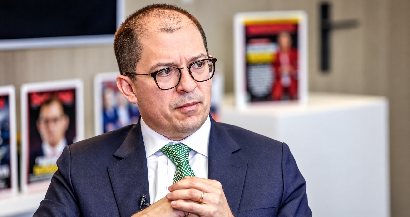 Francisco Barbosa, exfiscal general de la Nación, reaccionó a las revelaciones de SEMANA sobre presuntos seguimientos e interceptaciones durante su periodo al frente de la Fiscalía.