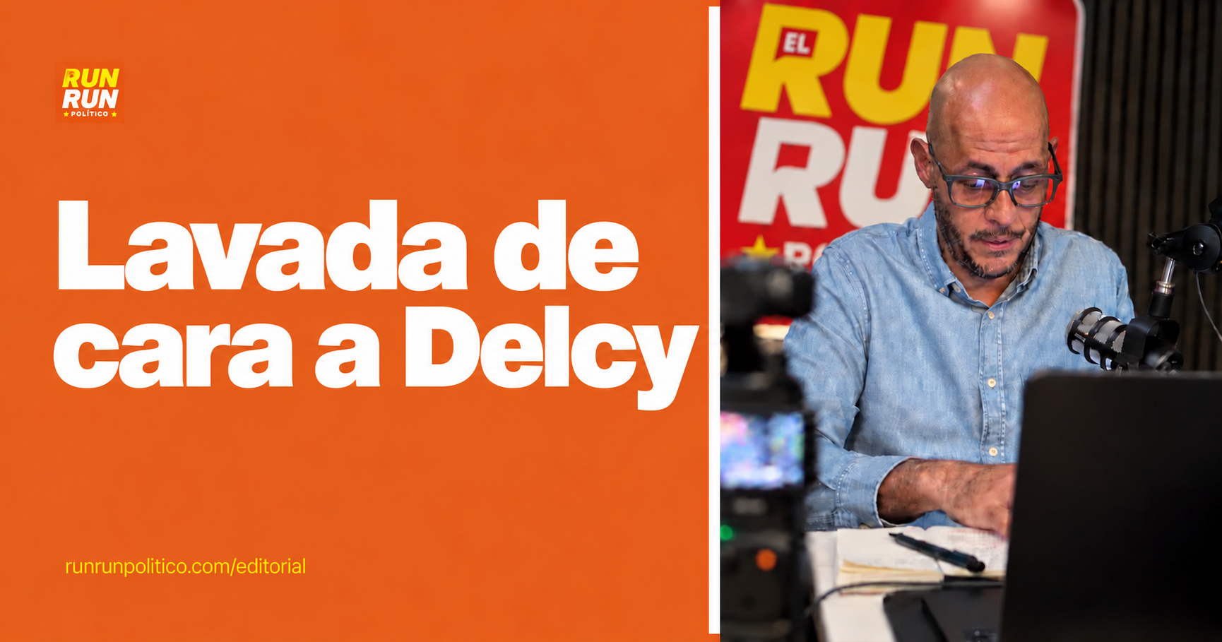 Imagen editorial dividida en dos partes: a la izquierda, un fondo naranja con el titular “Lavada de cara a Delcy” en letras blancas; a la derecha, un hombre con gafas frente a un computador y un micrófono durante una grabación del programa Run Run Político.