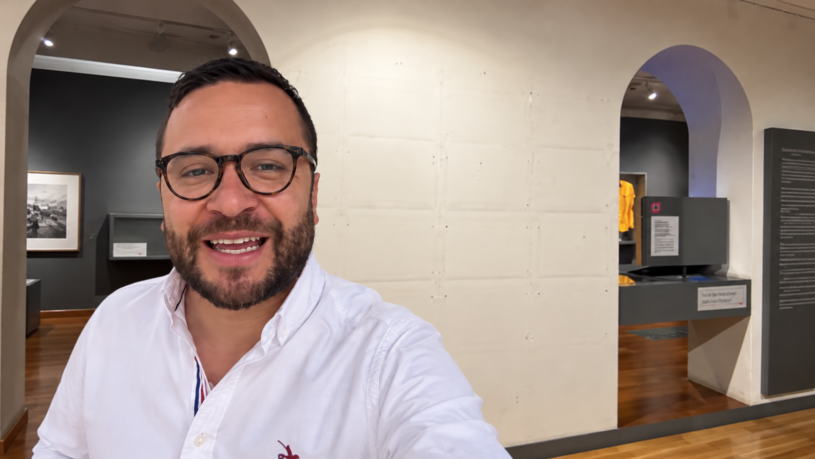 “No soportan que les quitaran su altar”: Andrés Barrios al petrismo por retiro de las imágenes de Carlos Pizarro del Museo Nacional