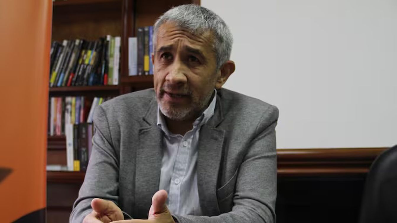 Víctor de Currea Lugo durante una entrevista.