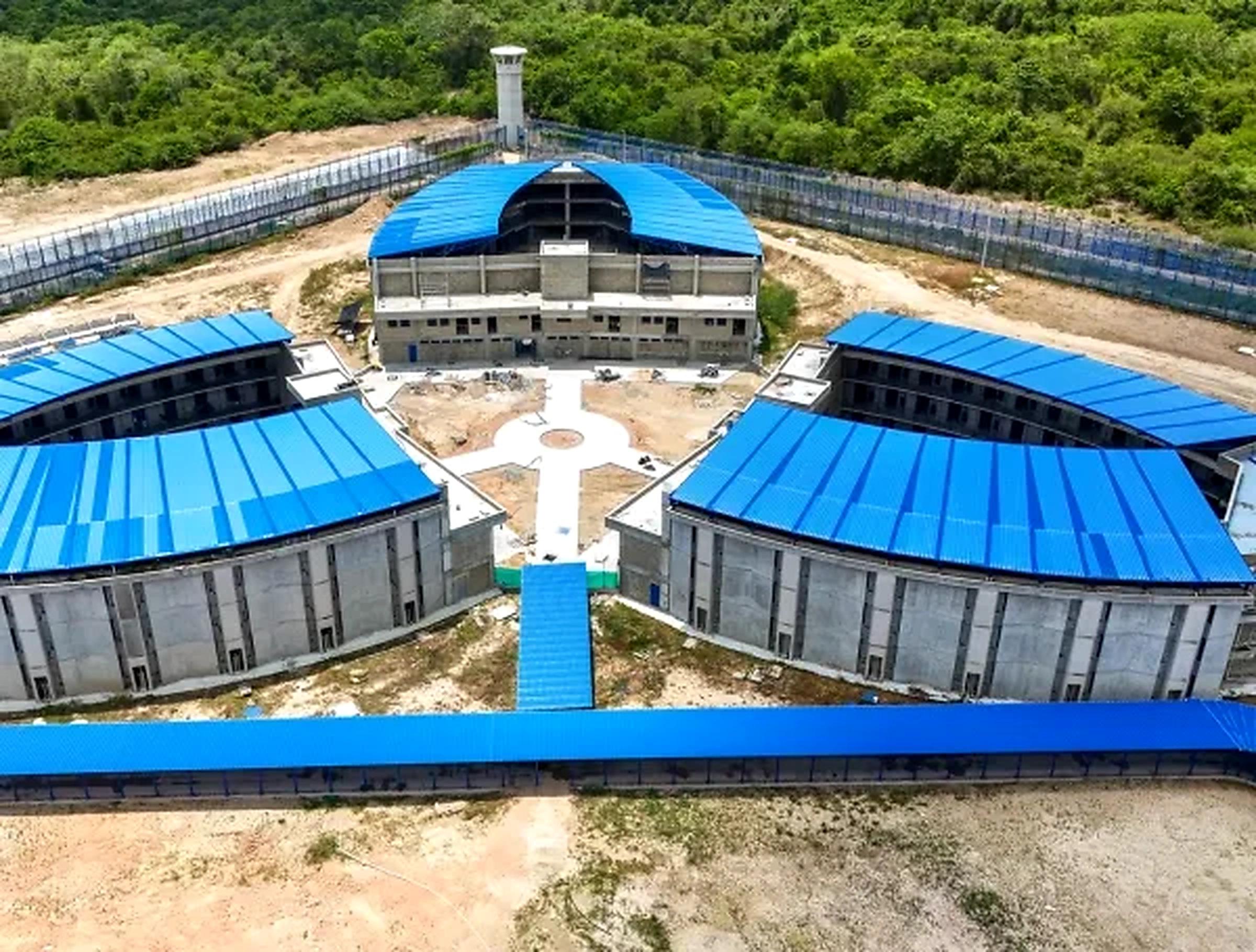 Vista panorámica de la nueva cárcel de Sabanas de San Ángel, Magdalena, cuya construcción registra un avance cercano al 86 % y contempla 1.974 cupos para personas privadas de la libertad.