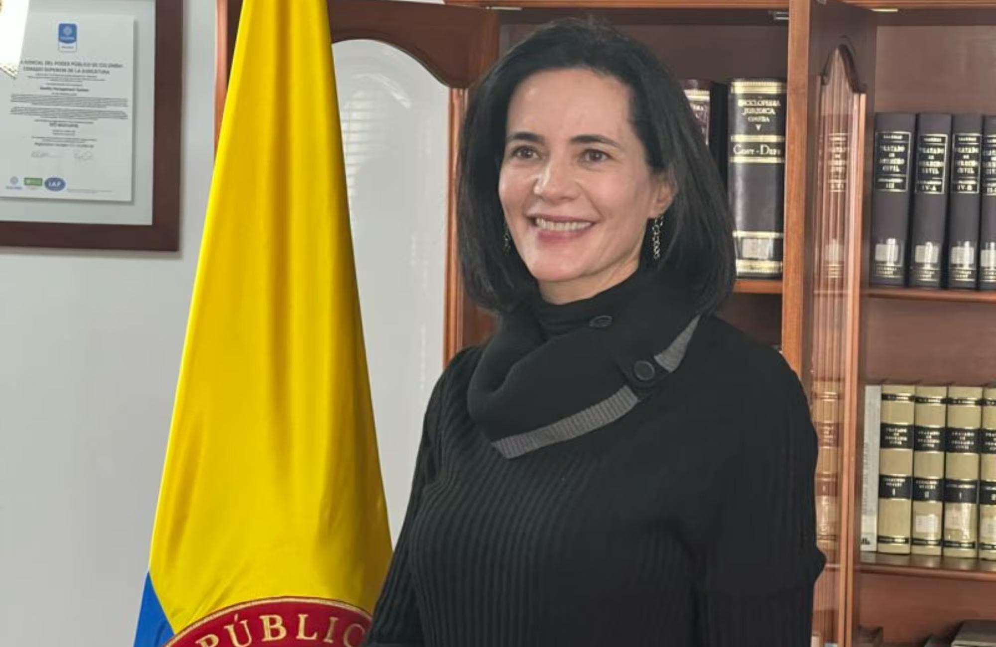 Beatriz Eugenia Vélez Vengoechea fue designada como nueva presidenta de Colpensiones. La funcionaria es abogada y tiene formación en seguridad social y derecho laboral.