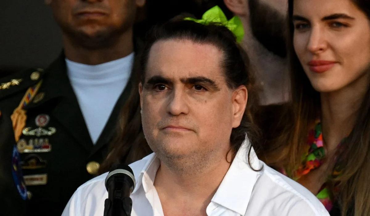 Un informe periodístico menciona posibles gestiones relacionadas con Monómeros, Ecopetrol, petróleo y títulos mineros, en las que aparecen nombres cercanos a Verónica Alcocer y el empresario Alex Saab.