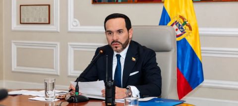 El presidente Abelardo De La Espriella durante una alocución en la que se refiere a la situación fiscal de Colombia. 