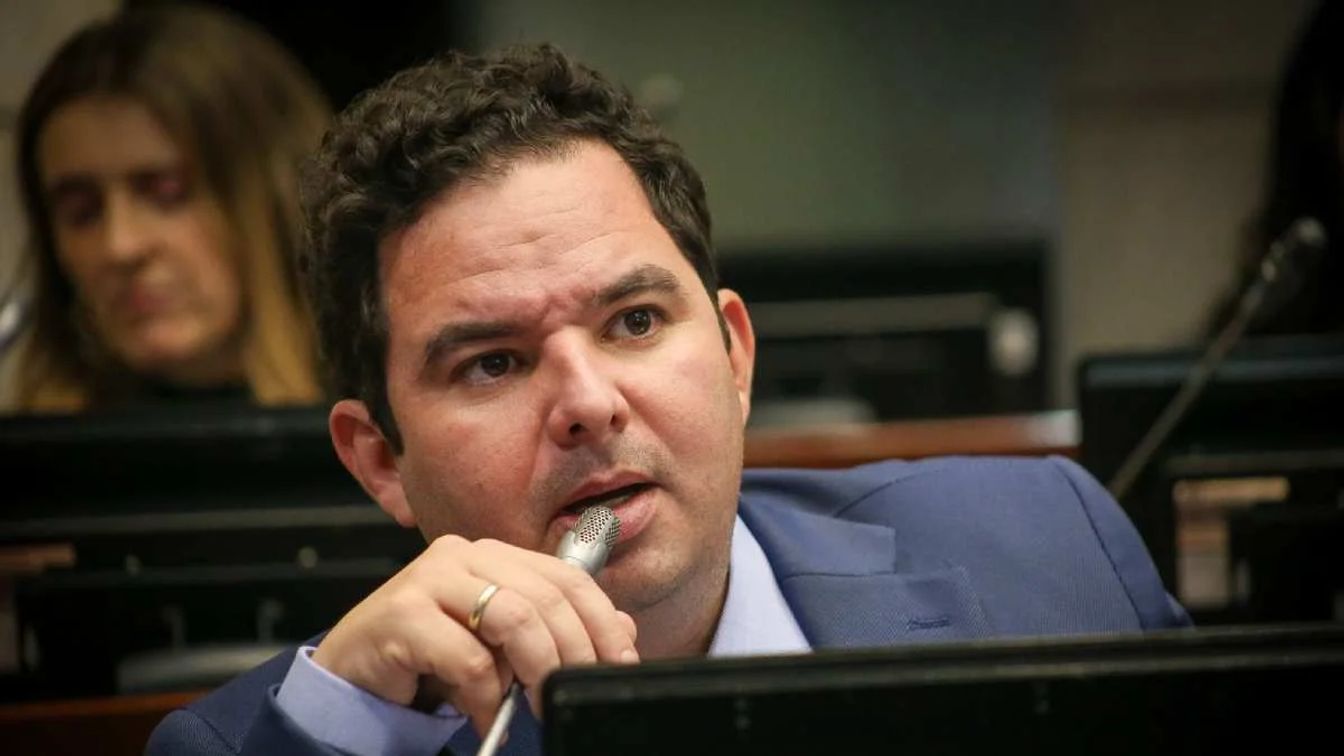 Carlos Meisel cuestiona a la CREG por falta de respuestas sobre sanciones a comercios e industrias