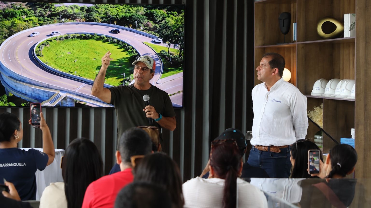 Alejandro Char durante la presentación del proyecto del intercambiador vial de Puerta Dorada