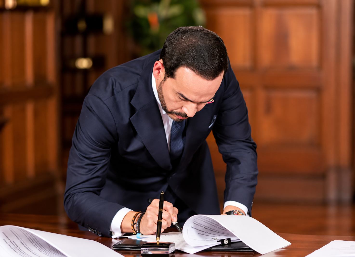 De la Espriella tumba el límite de Petro a las inversiones de pensiones en el exterior