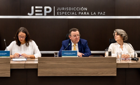 La JEP enfrenta un nuevo debate por presupuesto, resultados y futuro institucional, mientras avanza una propuesta para limitar su funcionamiento a diez años.