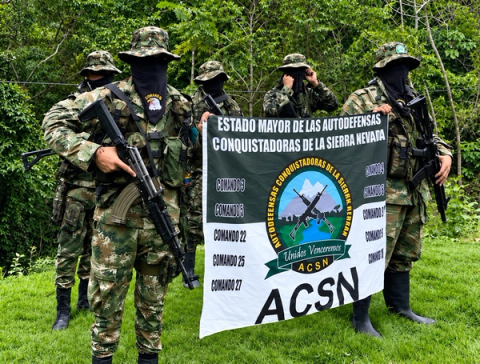El presidente Abelardo De La Espriella ordenó trasladar a cárceles de máxima seguridad ubicadas en otras regiones del país a 76 personas detenidas por sus presuntos vínculos con las Autodefensas Conquistadoras de la Sierra Nevada (ACSN).