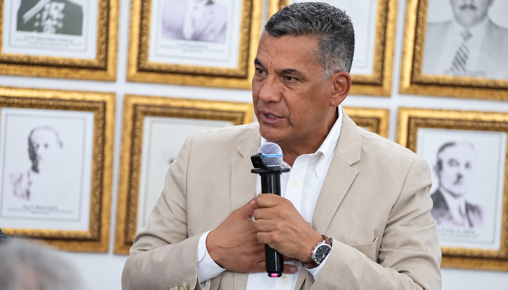 El Senado debatió la moción de censura contra el ministro de Defensa, Jorge Eduardo Mora, pero varias bancadas anunciaron que no la respaldarán.